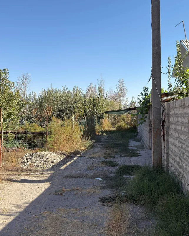 Yangiyo‘l tumanida 8 sotixlik uyli yer uchastkasi sotiladi 8