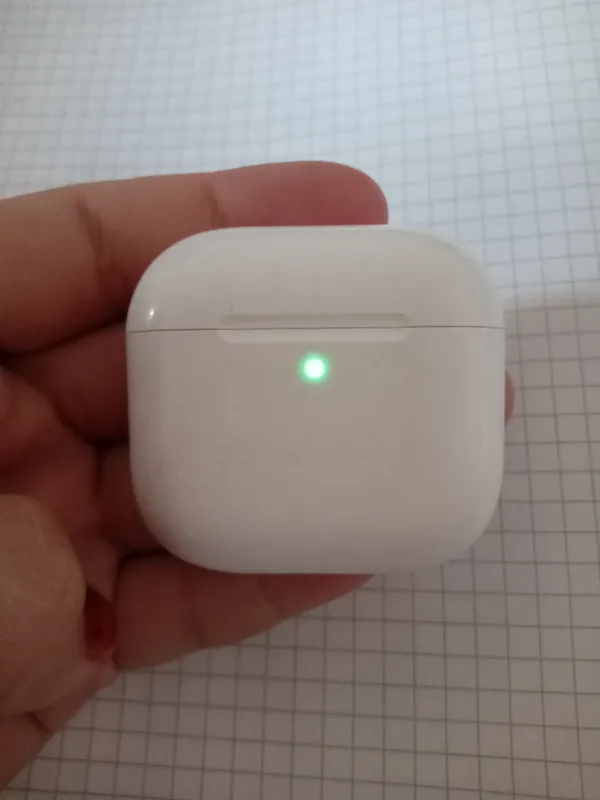 Apple original Airpods zaryadi 3 kunga yetadi 2 Apple original Airpods zaryadi 3 kunga yetadi 2