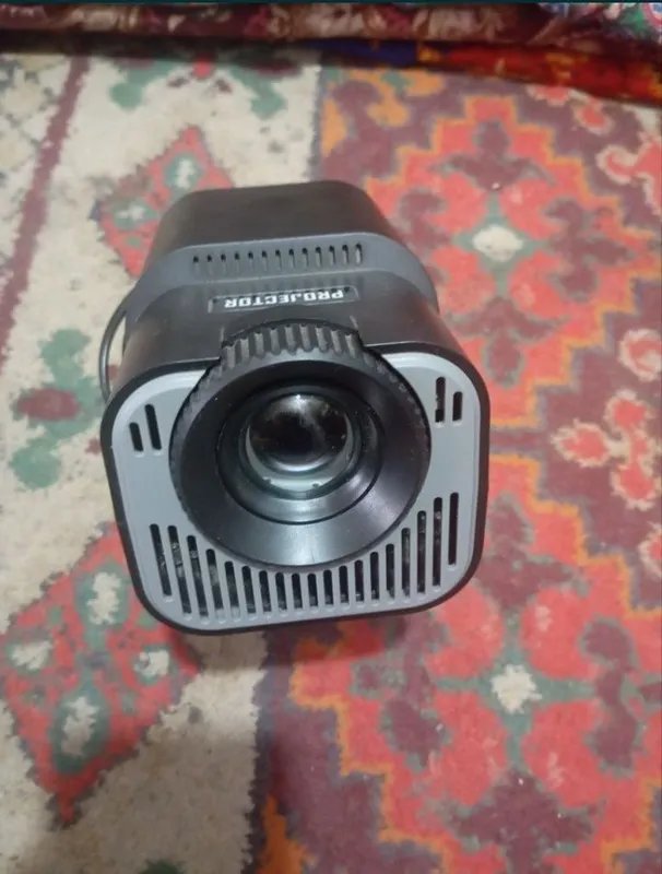 HY320 Mini Projector