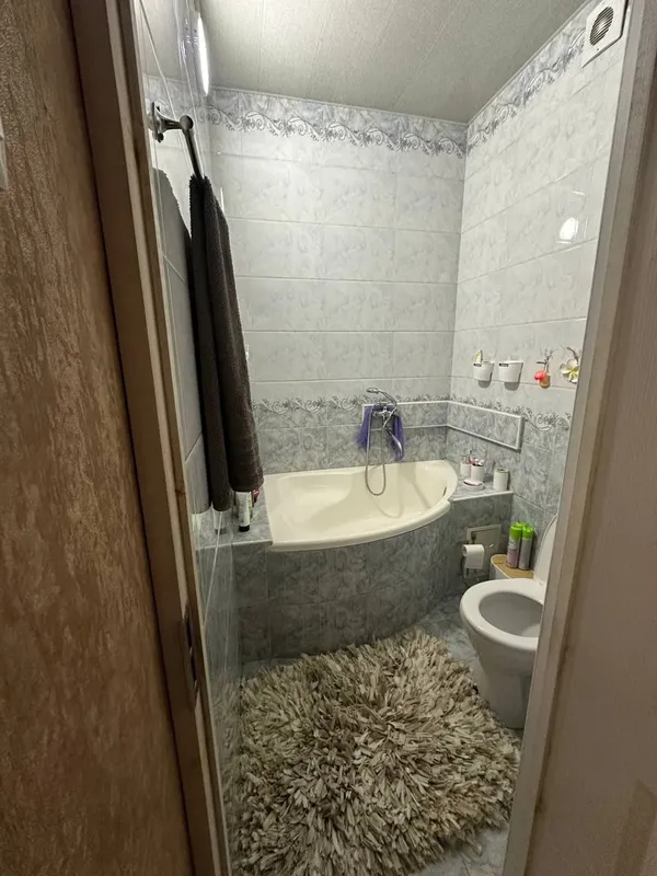 Продается 3/2/4 Кадышева базар 54 кв2