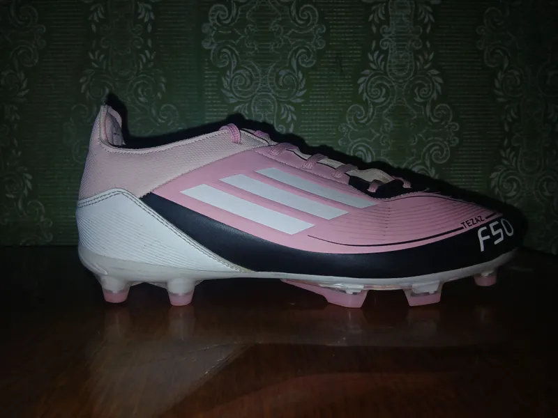 F50 butsalari juda yaxshi holatda, o‘lcham 41 2