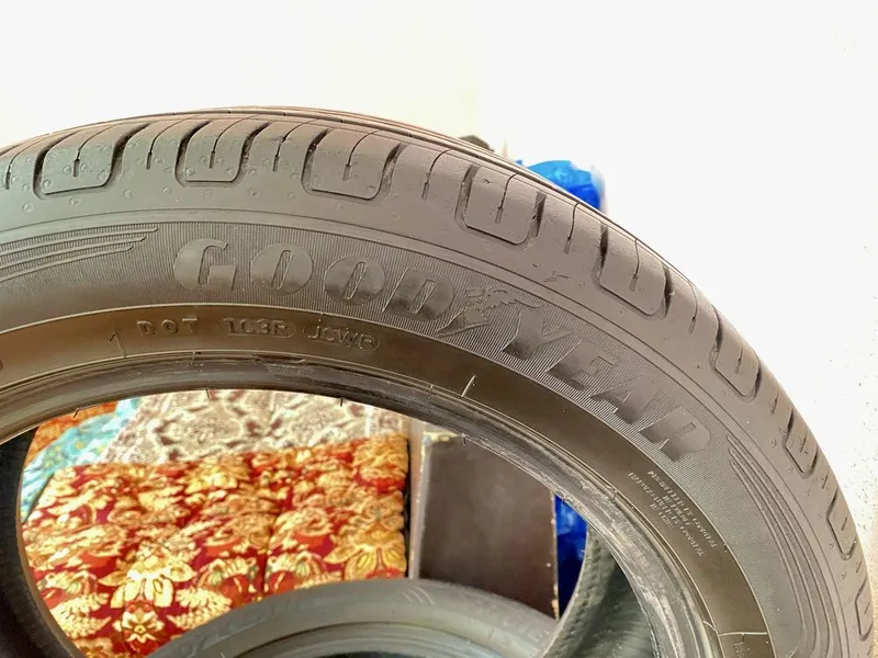 Шины Good Year 215/55R17 1