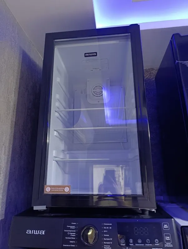 Продается компактный воздушный холодильник AIWA (98 литров), цвет чер 2