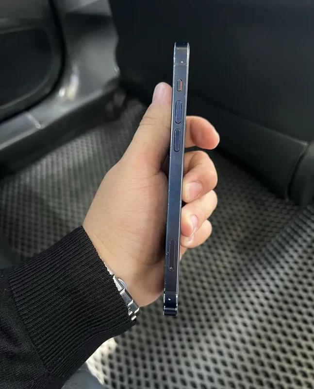 iPhone 12 64 ГБ, 79% 4 iPhone 12 64 ГБ, 79% 4