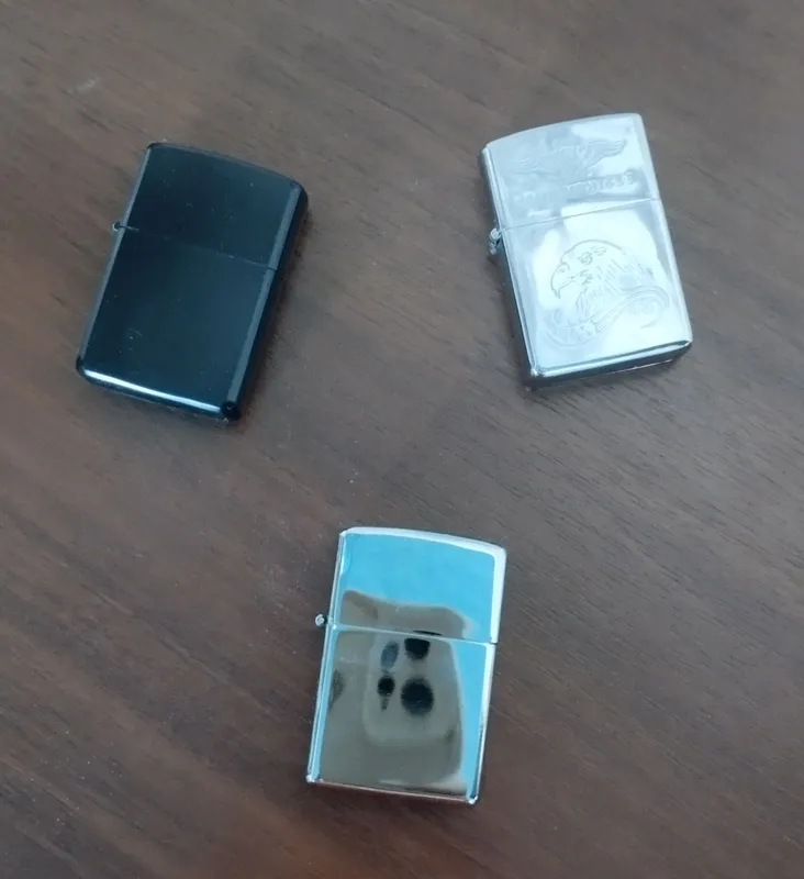 продам зажигалки срочно.