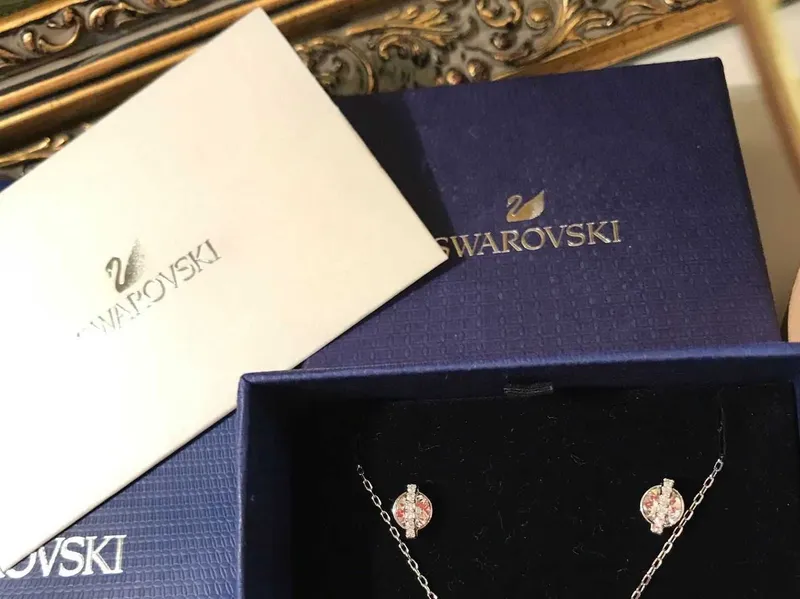 Серьга с кристаллами SWAROVSKI 1 Серьга с кристаллами SWAROVSKI 1