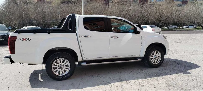 Isuzu D-MAX oq beliy — фото 2