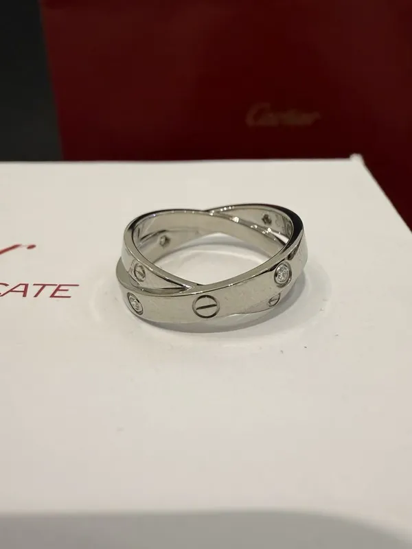 Кольцо с бриллиантами Cartier LOVE Double Ring 6 Diamonds 1 Кольцо с бриллиантами Cartier LOVE Double Ring 6 Diamonds 1