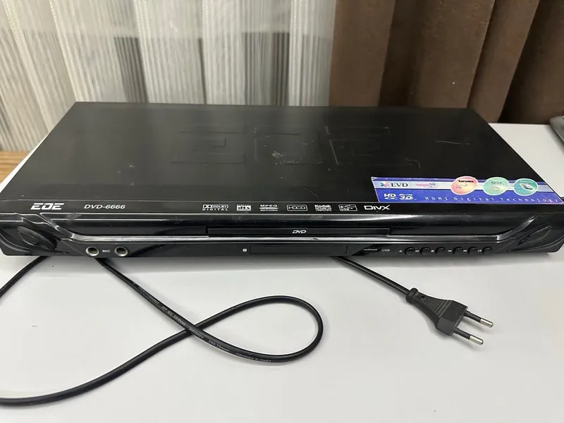 Продается DVD player в среднем состоянии