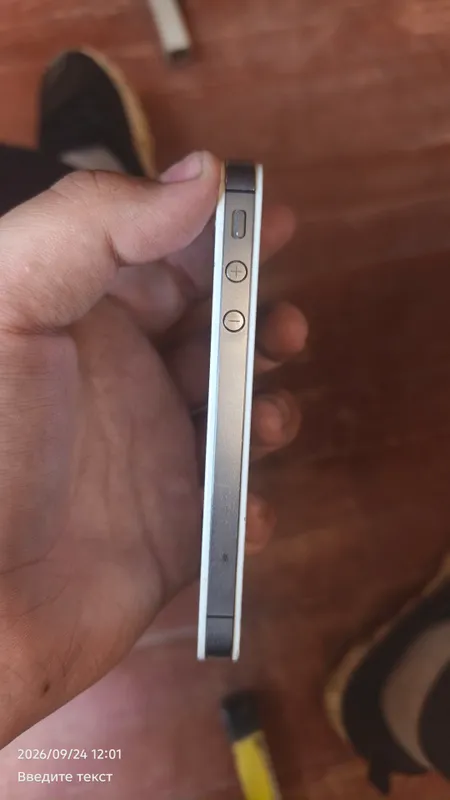 iPhone 4S, iPhone 5S 4 iPhone 4S, iPhone 5S 4