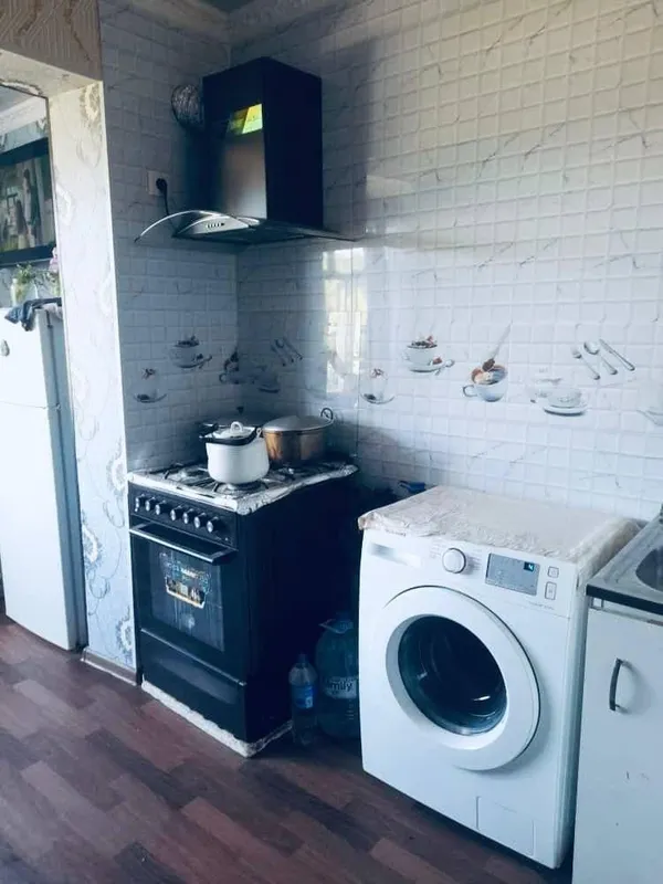 Продаётся 3 комнатная квартира состояние хорошее 1 мкр 4 этаж без ма — фото 1