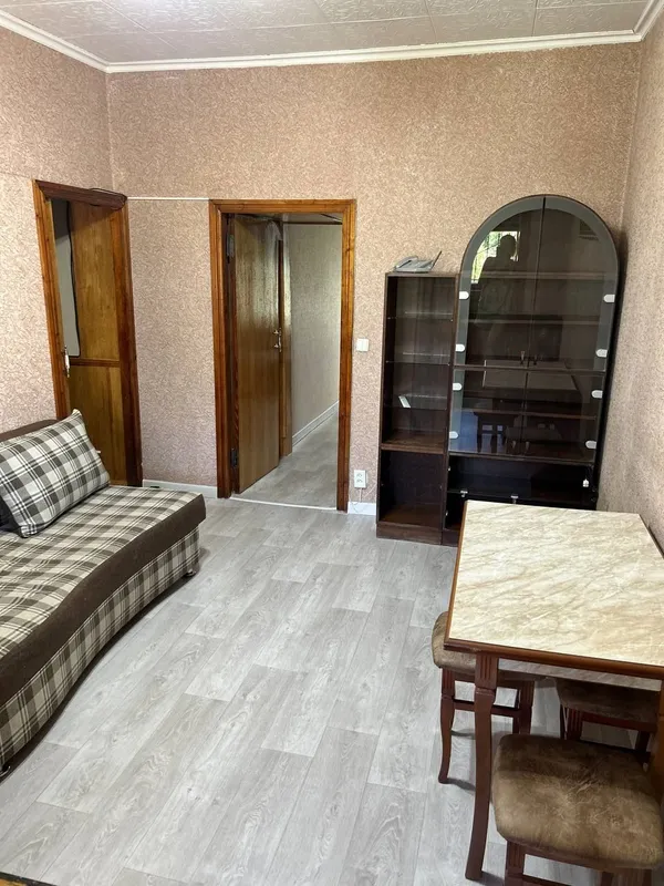 продам чиланзар 2.  двух комнатная квартира