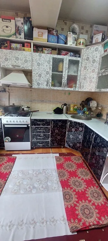 Ichadagi barcha jihozlari bilan 2xona uy 3-etaj 4etajlik dom 6