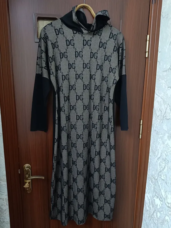 Платье с капюшоном 1 Платье с капюшоном 1