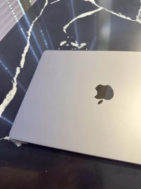 MacBook Air M2 8/512gb 8 MacBook Air M2 8/512gb 8