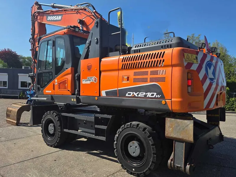 Колесный экскаватор Doosan DX210W-5 — фото 2
