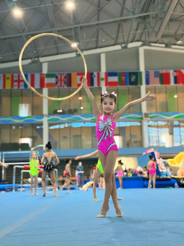 Badiiy gimnastika uchun kupalnik