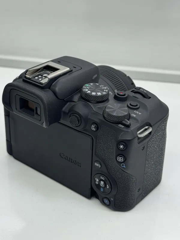 Canon R10 4