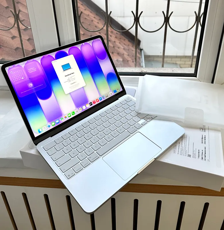 MacBook Neo Silver 8/256GB LLA 2 MacBook Neo Silver 8/256GB LLA 2