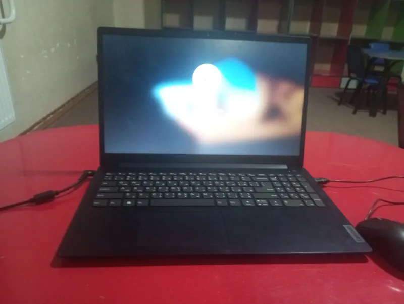NOUTBUK LENOVO