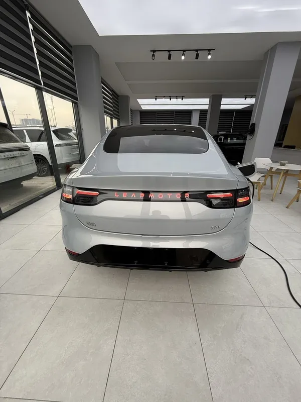 Leapmotor C01 316km Hybrid Premium — фото 3