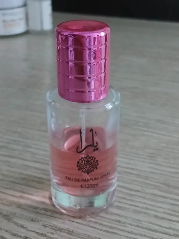 Eau de parfum spray 20 ml yarmi qolgan Eau de parfum spray 20 ml yarmi qolgan