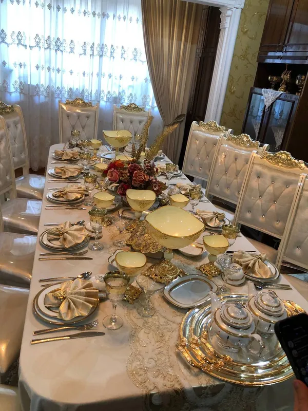 Продаётся только стол и стул, срочно, состояние новое 1