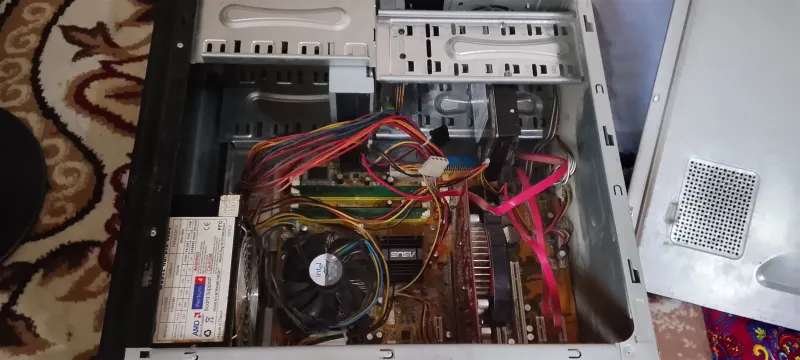 Sotiladi   RTX512mb narxi keliwiladi 1