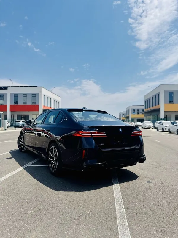 BMW I 5 40 L full — фото 2