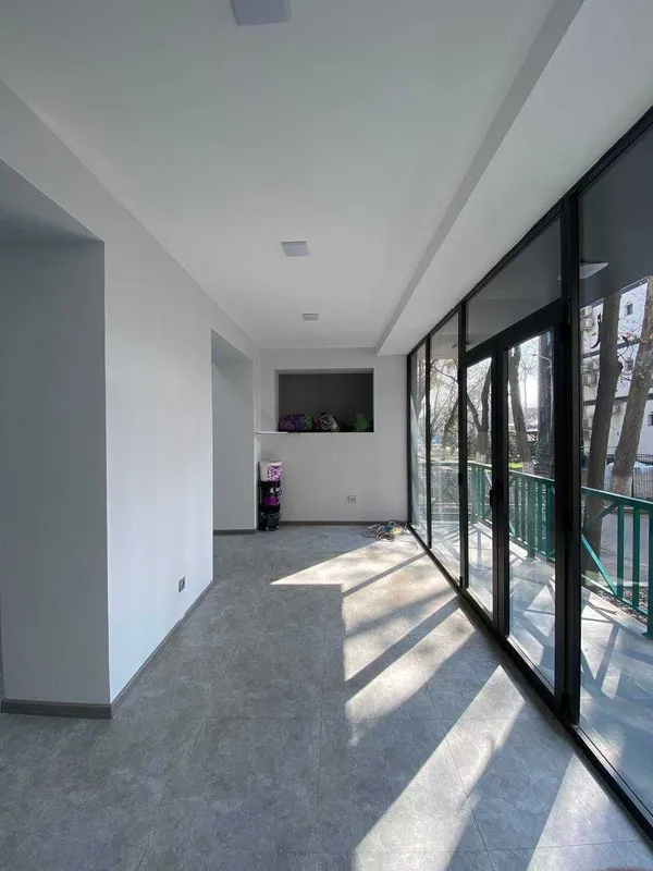 ПРОДАЁТСЯ коммерция 120 м2 метро Ойбек 4