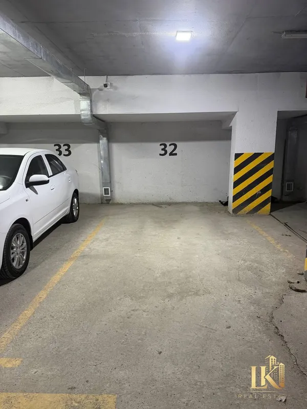 Yangi qurilgan uyda ta’mirli, mebel va texnika bilan to‘liq jihozlangan, avtoturargoh joyi bor, g‘ishtli uyda joylashgan keng 2 xonali kvartira sotiladi 9