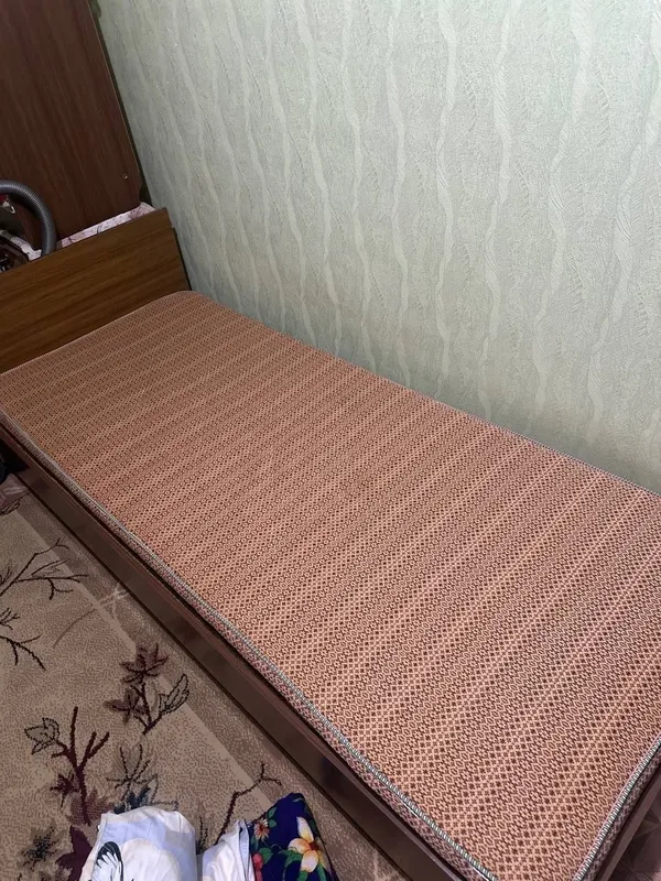 Продаётся 2 Кровати + 2 тумбочки 1 Продаётся 2 Кровати + 2 тумбочки 1