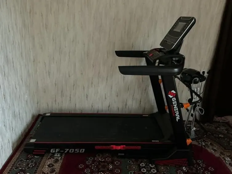 General GF-7050 treadmill sotiladi