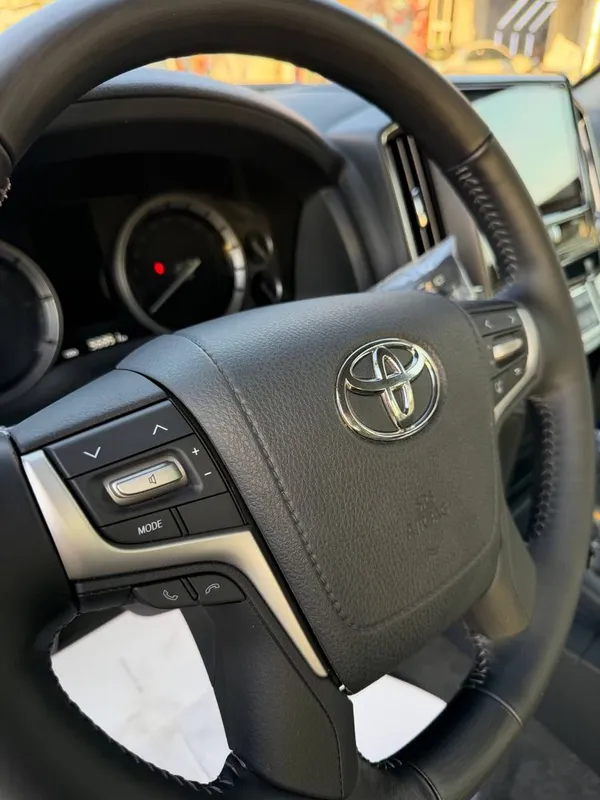 Toyota Land Cruiser 200 4 Toyota Land Cruiser 200 4