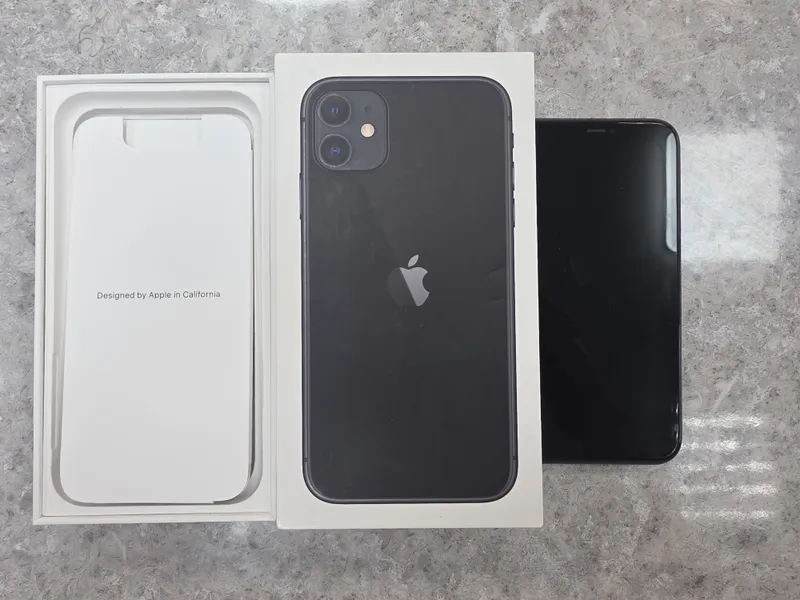 Срочно iPhone 11 128 ГБ 64% 4