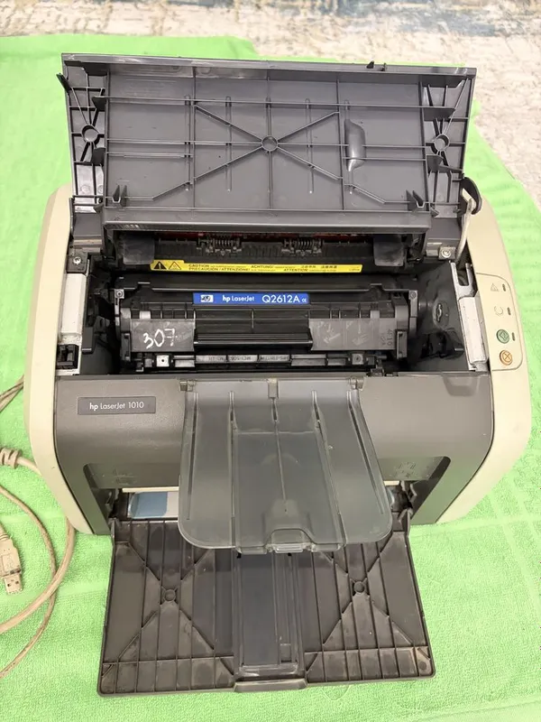 HP LaserJet 1010 printer 2