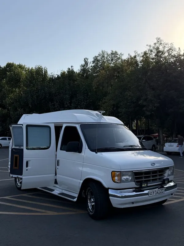 Ford Econoline Antikvar Hi limusine 3 Ford Econoline Antikvar Hi limusine 3