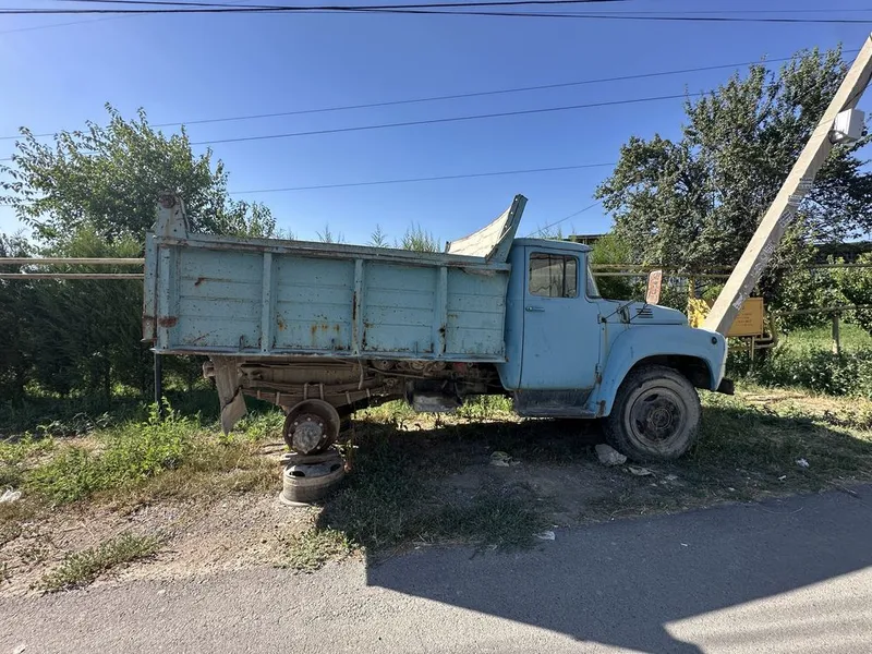 Продаются запчасти на ЗИЛ 3 Продаются запчасти на ЗИЛ 3