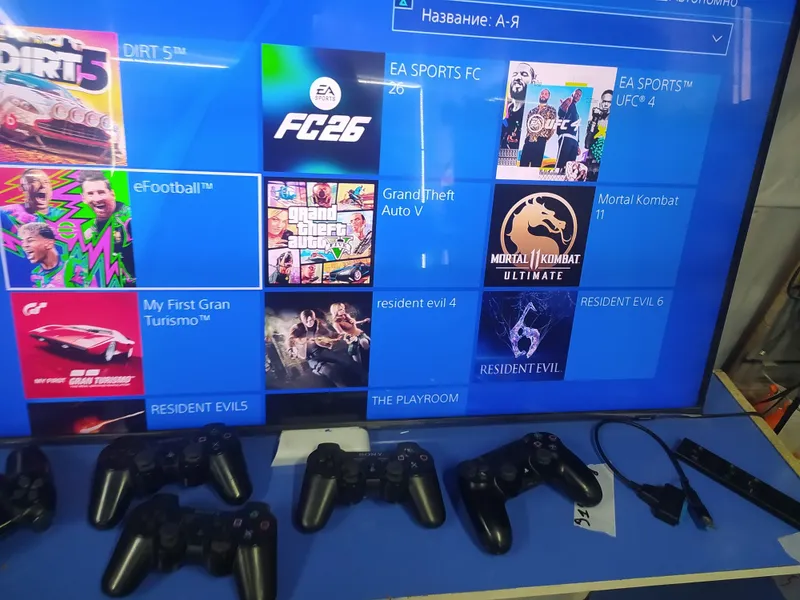 Playstation 4 slim 4