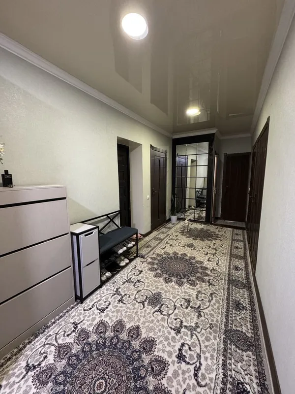 Продам На первом трехкомнатная 70m2 с подвалом Yangibazar — фото 4 Продам На первом трехкомнатная 70m2 с подвалом Yangibazar — фото 4