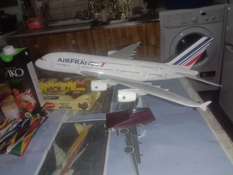 Airbus A380-800 Airbus A320-214 5