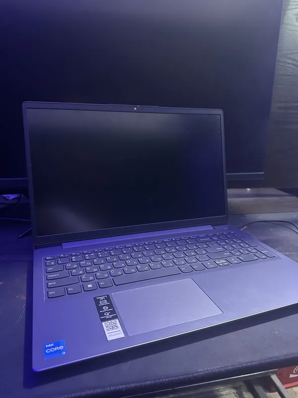 Lenovo i3-11 gen 8GB/1TB