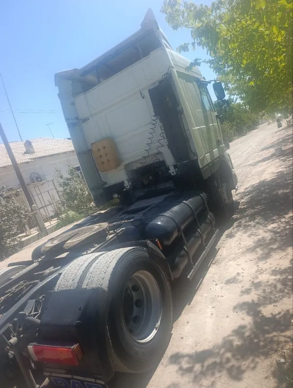 DAF EURO 5 Тягач Сотилади Йили: 2010 5 DAF EURO 5 Тягач Сотилади Йили: 2010 5