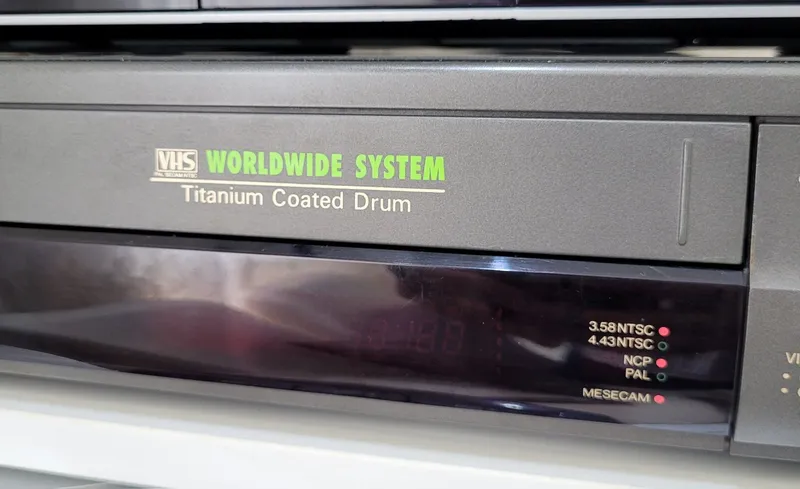 Видеомагнитофон Daewoo DVR-8286W titanium — фото 2 Видеомагнитофон Daewoo DVR-8286W titanium — фото 2