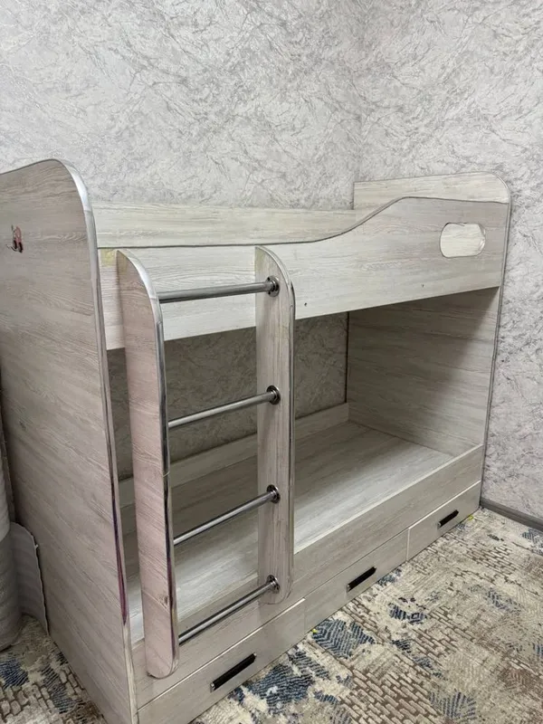 Detskiy 2 etajli krovat sotiladi