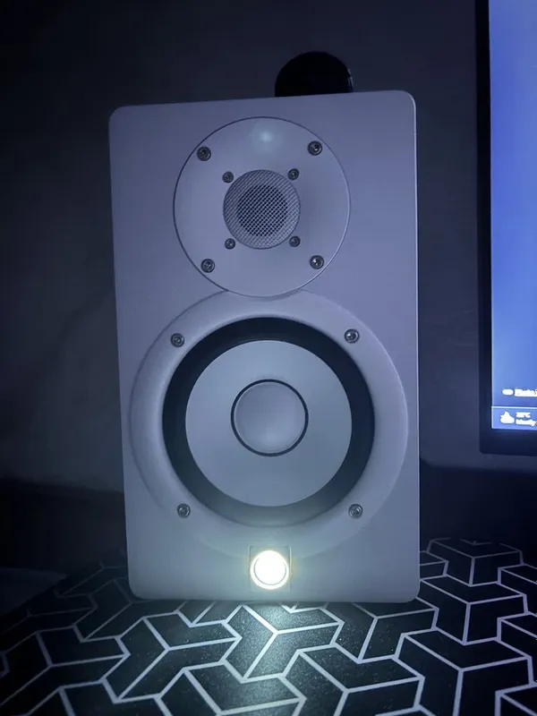 Yamaha HS5 White 2 Yamaha HS5 White 2