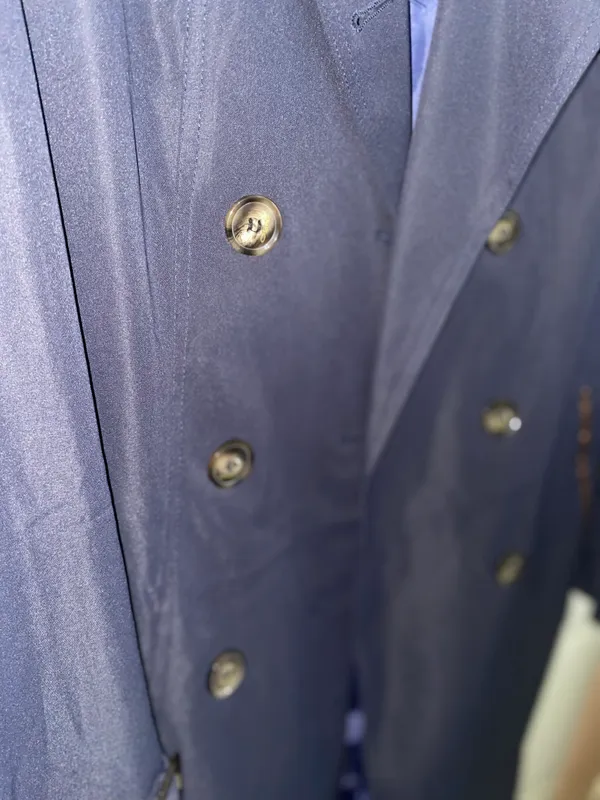 Elegant to‘q ko‘k trench coat — фото 4
