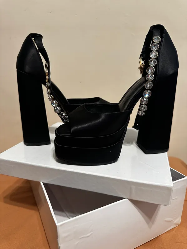 Туфли на высоком каблуке VERSACE черные — фото 2