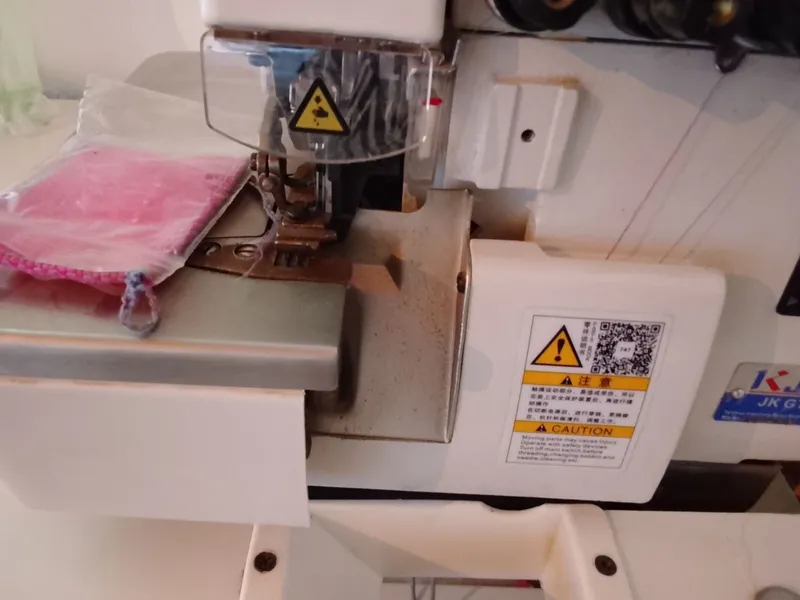 JJAKU JK GT2-4 sanoat 4 ipli overlok.Yangi xali 1 JJAKU JK GT2-4 sanoat 4 ipli overlok.Yangi xali 1