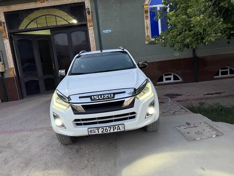 ISUZU D.Max 4X4 в аренду. Сдается на длительный срок, также есть посуточная услуга 1 ISUZU D.Max 4X4 в аренду. Сдается на длительный срок, также есть посуточная услуга 1